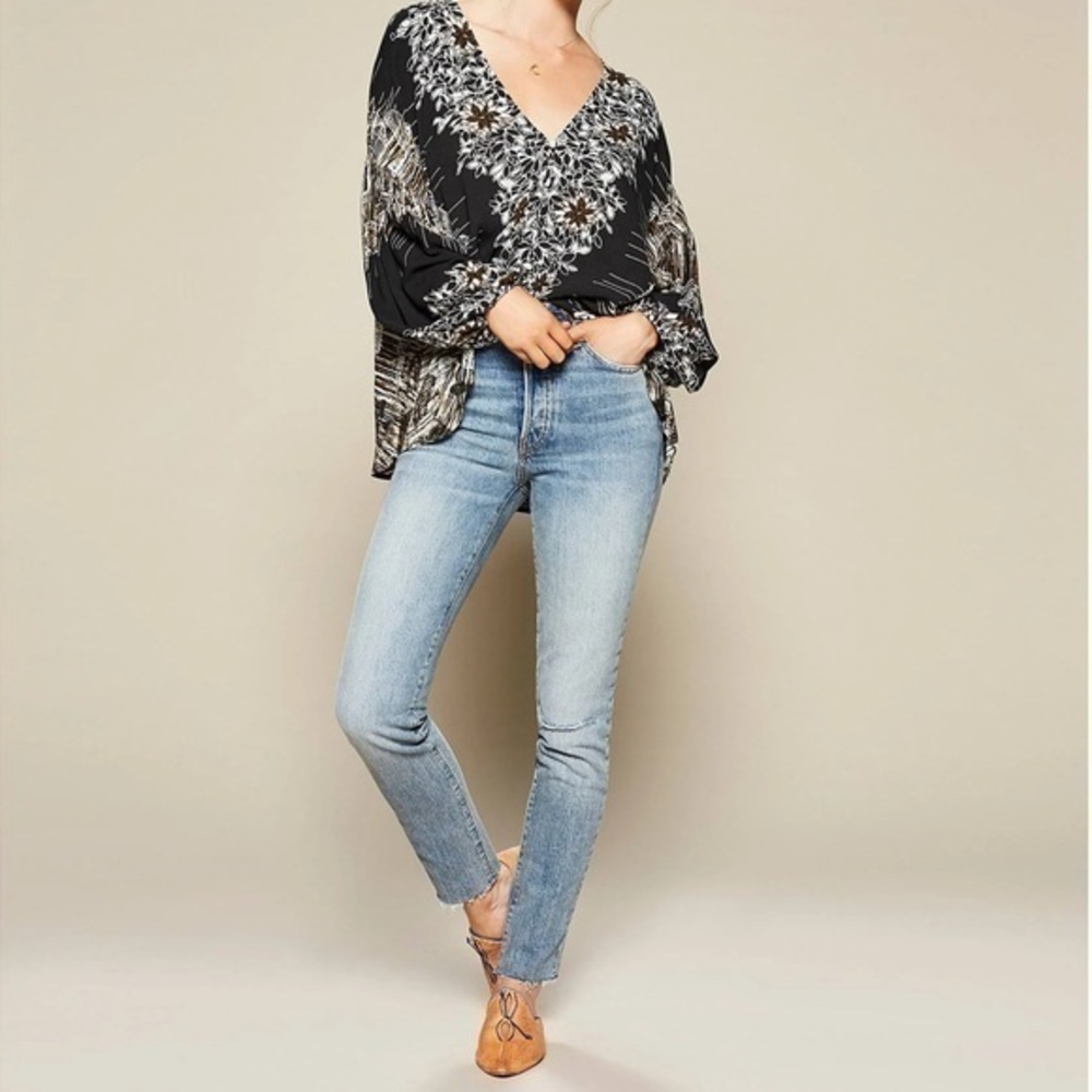 Free People x We The Free high rise raw edge Jean Size 30 washed blue